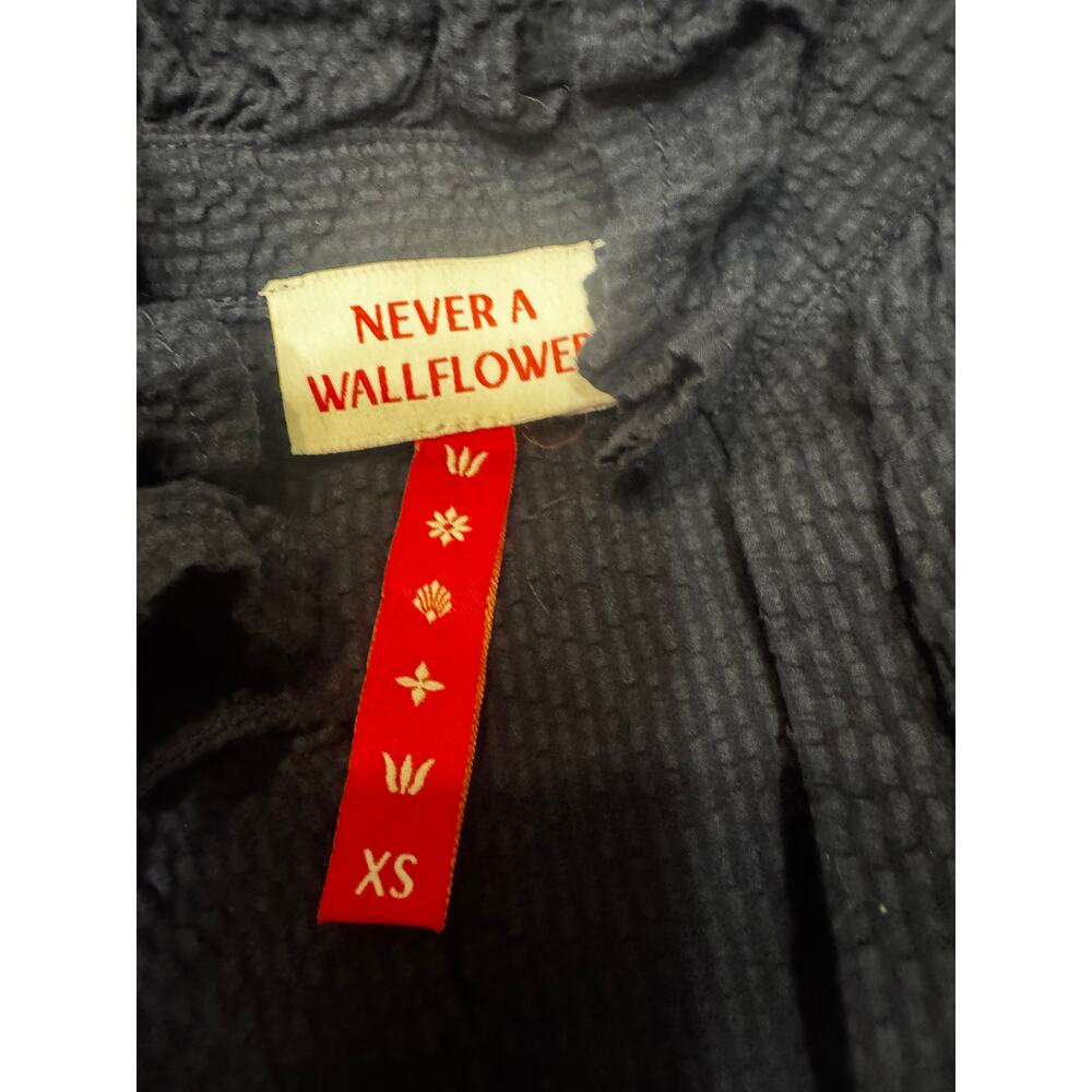 Never a Wallflower Vicki Top, navy blue seersucker, size XS - Picture 5 of 5